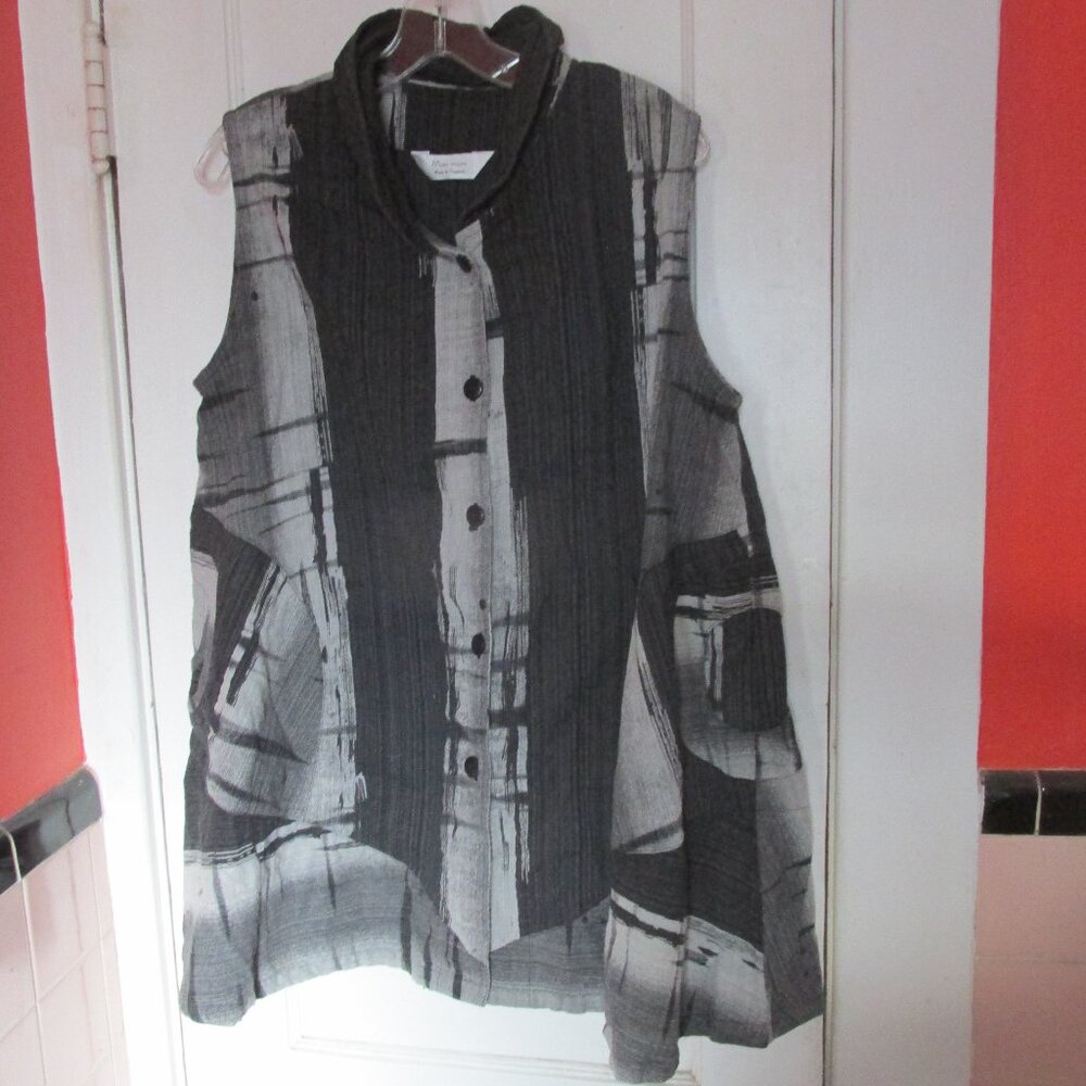 M/L Mao Mam Black + Gray Geometric Print Button Tunic Art to Wear Pockets